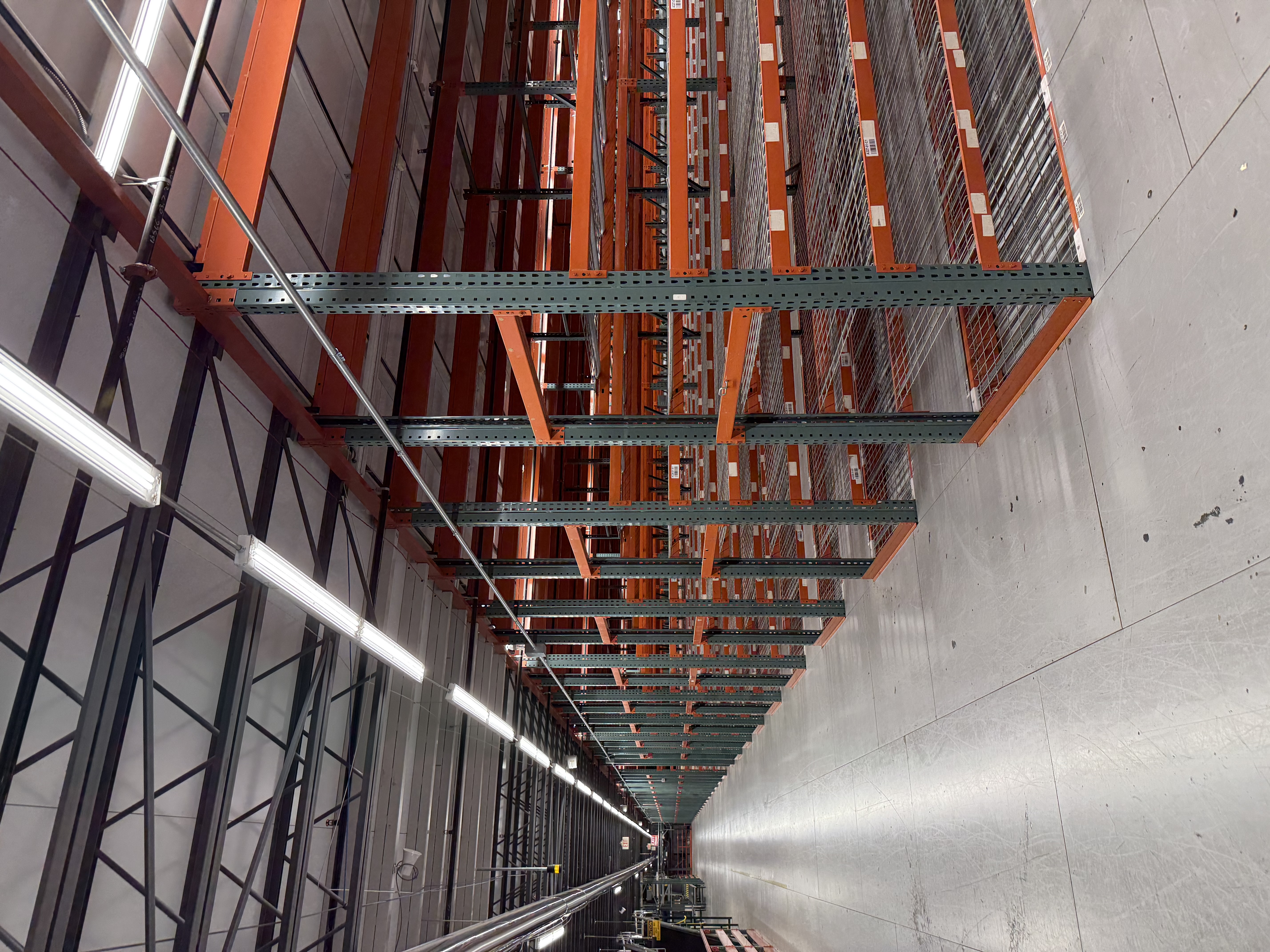 Selective pallet racking warehouse